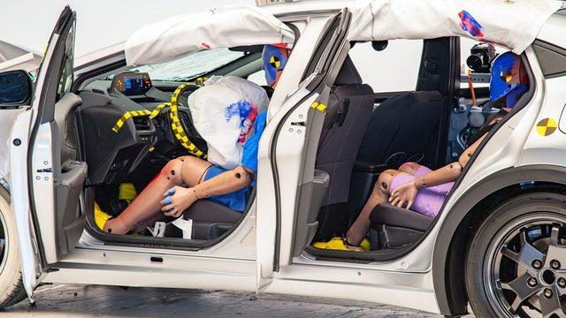 IIHS Güvenlik Testlerinde Zirve Belli Oldu: İşte "En Güvenilir" Seçilen İki Otomobil! haber gorsel 20260904110018